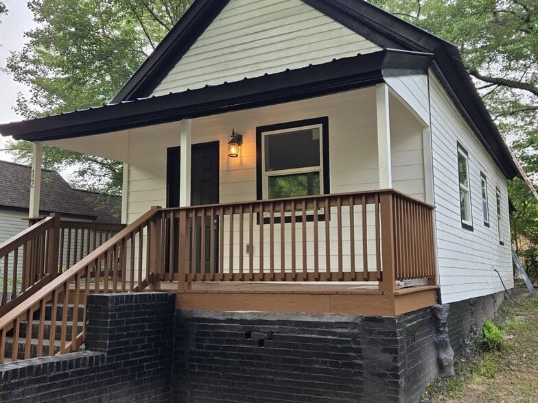 12 Sargent Farmer St, Newnan, GA à vendre - Photo principale – Image 1 sur 1