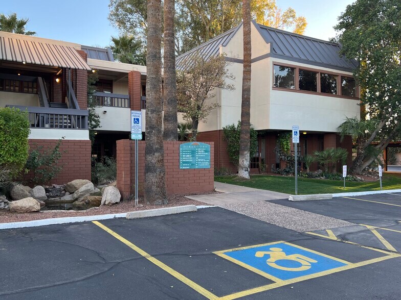 6232 N 7th St, Phoenix, AZ à louer - Photo de l’immeuble – Image 2 sur 4