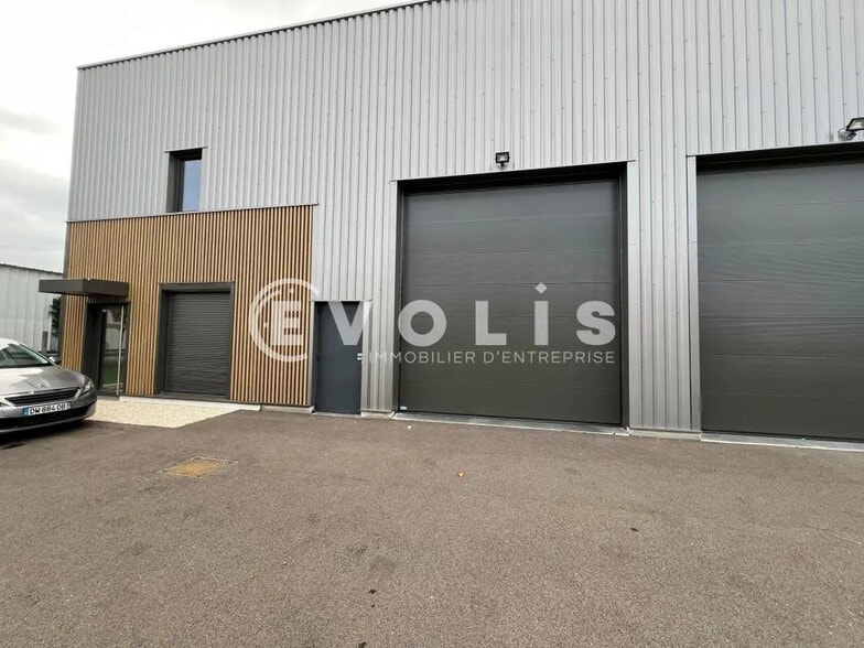 45 Rue Ampère, Chassieu à louer - Photo de l’immeuble – Image 1 sur 13
