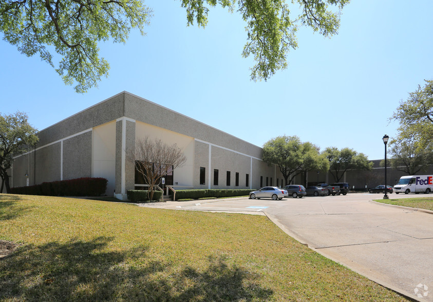 1720-1750 Hurd Dr, Irving, TX à louer - Photo de l’immeuble – Image 1 sur 13