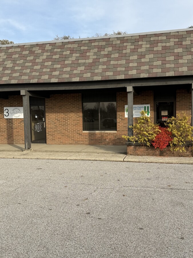 105 5th St SE, Barberton, OH 44203 - Lot 3 - - Photo intérieure - Image 1 of 13