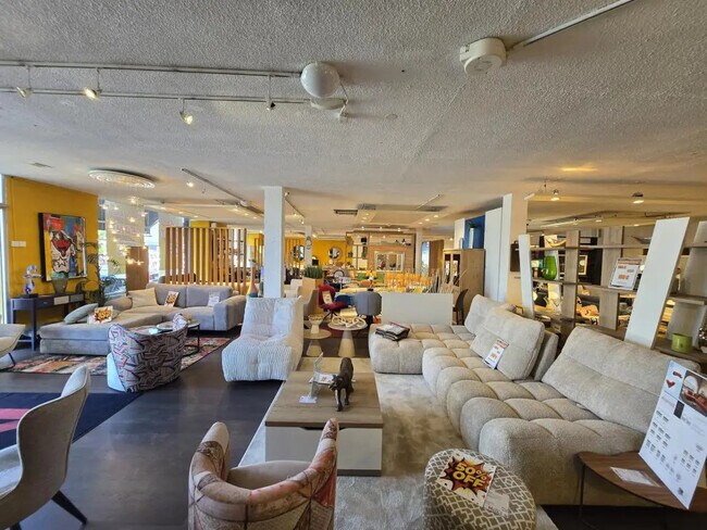 Plus de détails pour Local commercial à louer