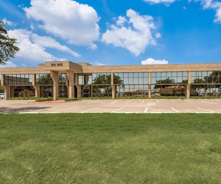 9304 Forest Ln, Dallas, TX à louer - Photo principale – Image 1 sur 5