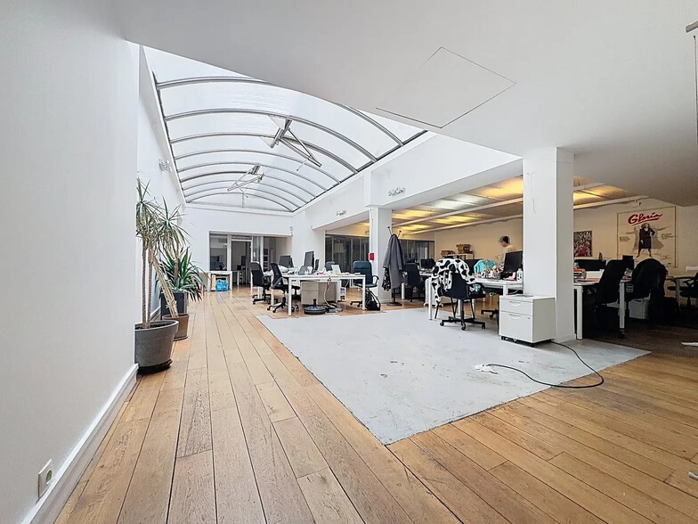 Immeuble residentiel dans Paris à vendre - Photo intérieure – Image 1 sur 19