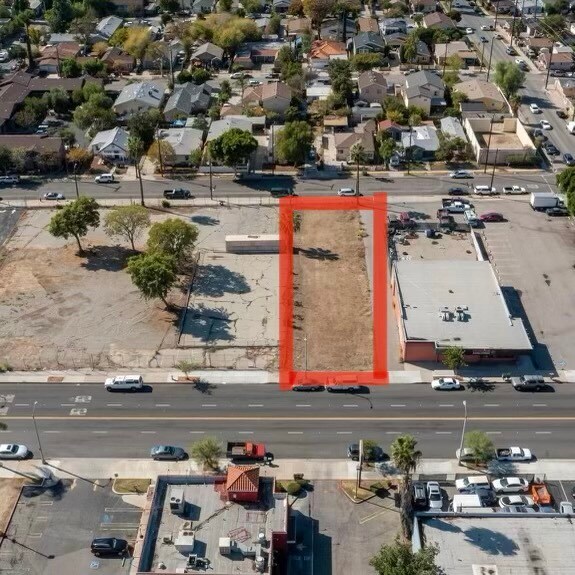 1334 San Fernando Rd, San Fernando, CA à louer - Photo de l’immeuble – Image 1 sur 1