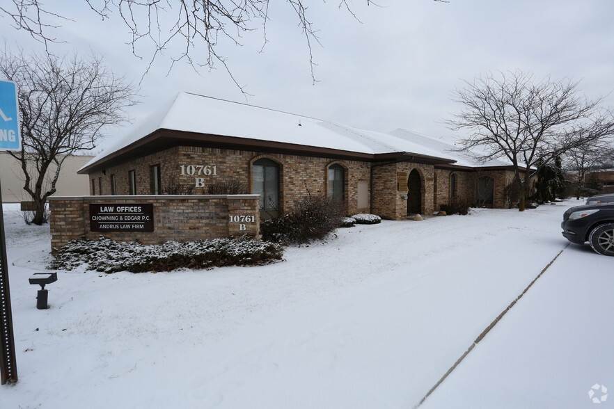 10761 S Saginaw St, Grand Blanc, MI à louer - Photo de l’immeuble – Image 2 sur 4