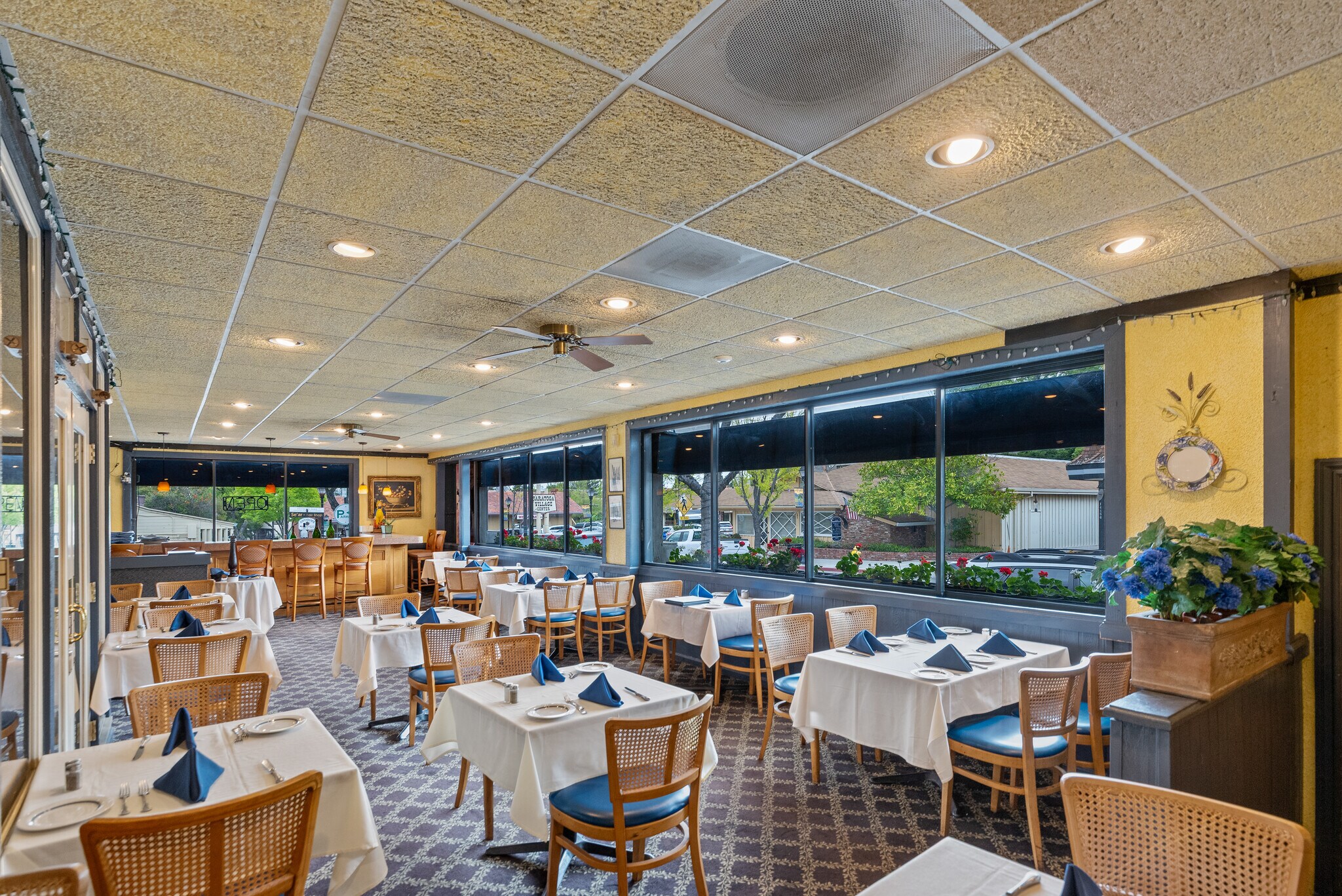 14467 Big Basin Way, Saratoga, CA à louer Photo principale– Image 1 sur 21