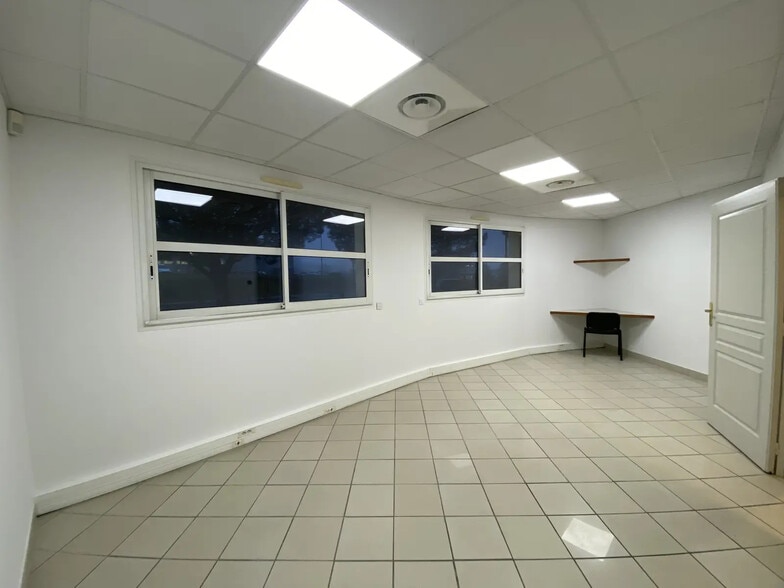 1 Avenue Jean Mermoz, Eysines à louer - Photo de l’immeuble – Image 3 sur 7