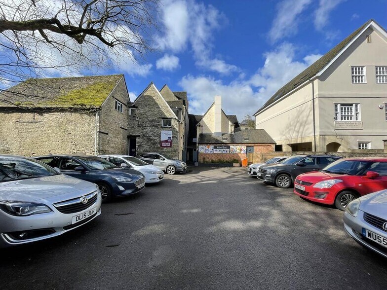 10-12 Dollar St, Cirencester à louer - Photo de l’immeuble – Image 3 sur 4