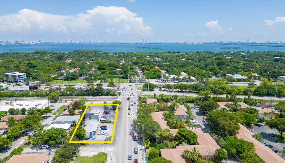 375 NE 54th St, Miami, FL à louer - Photo de l’immeuble – Image 2 sur 15