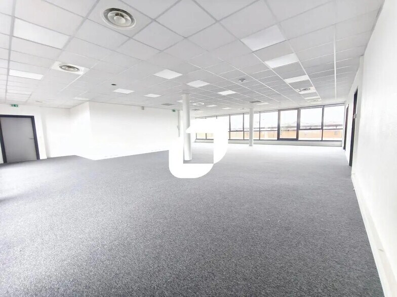 Bureau dans Créteil à louer - Photo de l’immeuble – Image 2 sur 15