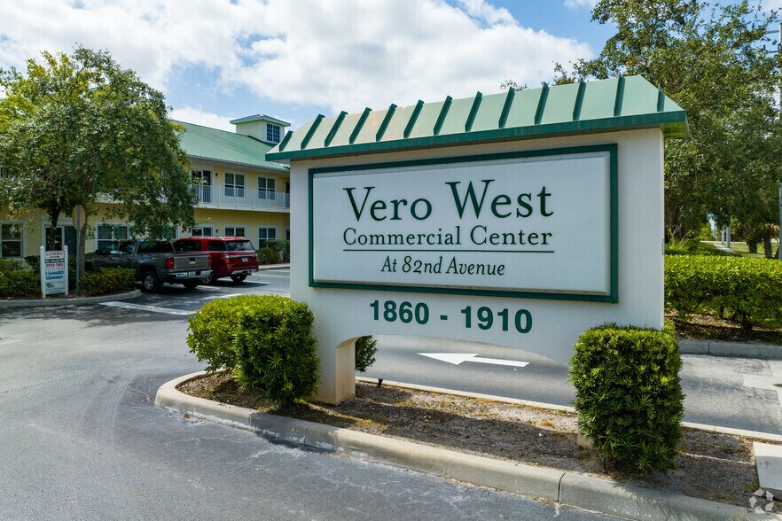 1860 82nd Ave, Vero Beach, FL à louer - Photo de l’immeuble – Image 2 sur 11