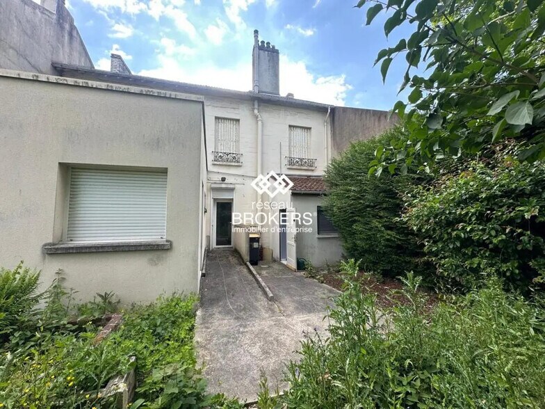 Local d’activités dans Villiers-le-Bel à louer - Photo de l’immeuble – Image 3 sur 3