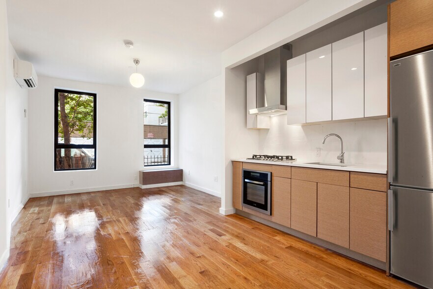 137 Nelson St, Brooklyn, NY à vendre - Photo de l’immeuble – Image 3 sur 18