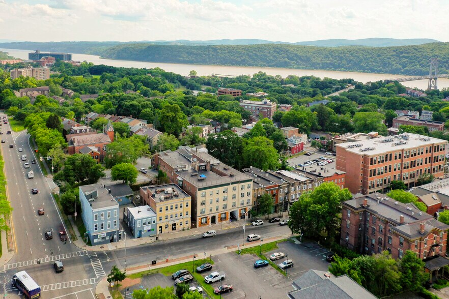 214 Main St, Poughkeepsie, NY à vendre - Photo de l’immeuble – Image 2 sur 38