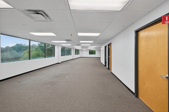 6 Technology Dr, Setauket, NY à louer Photo intérieure– Image 1 sur 10