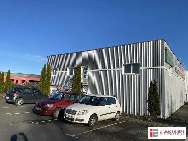 Local d’activités dans Pleumeleuc à louer - Photo de l’immeuble – Image 1 sur 13