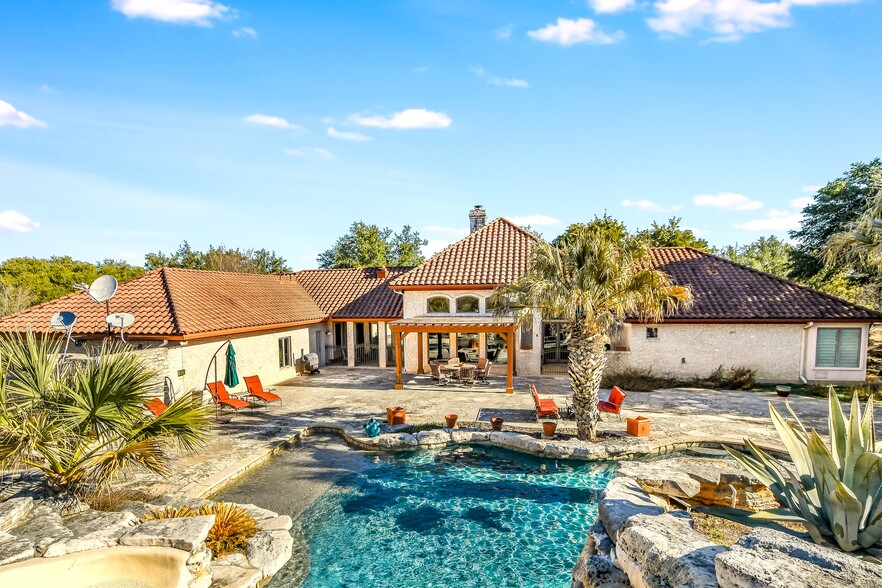 25909 Hamilton Pool Rd, Round Mountain, TX à vendre - Photo de l’immeuble – Image 3 sur 15