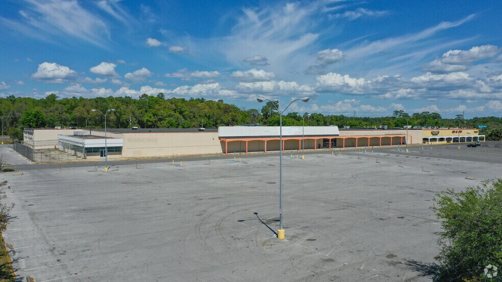3711-3753 E Silver Springs Blvd NE, Ocala, FL à vendre - Photo principale – Image 1 sur 9