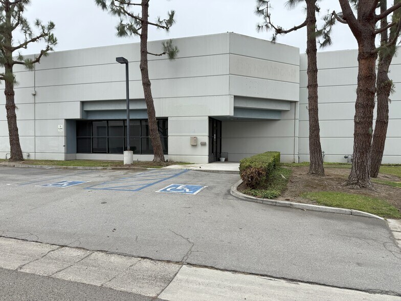 7442 Vincent Cir, Huntington Beach, CA à louer - Photo de l’immeuble – Image 2 sur 25