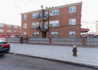 Plus de détails pour 7962 68th Ave, Middle Village, NY - Logement à vendre