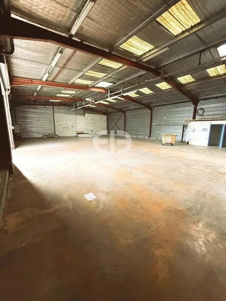 Industriel/Logistique dans Contes à louer - Photo de l’immeuble – Image 2 sur 7