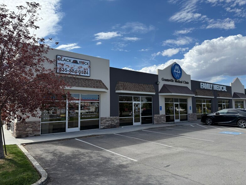 822 E Main St, Grantsville, UT à louer - Photo de l’immeuble – Image 1 sur 3