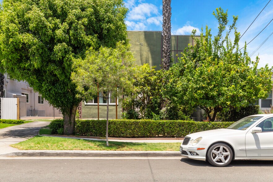 1001 E Acacia Ave, Glendale, CA à vendre - Photo de l’immeuble – Image 2 sur 17