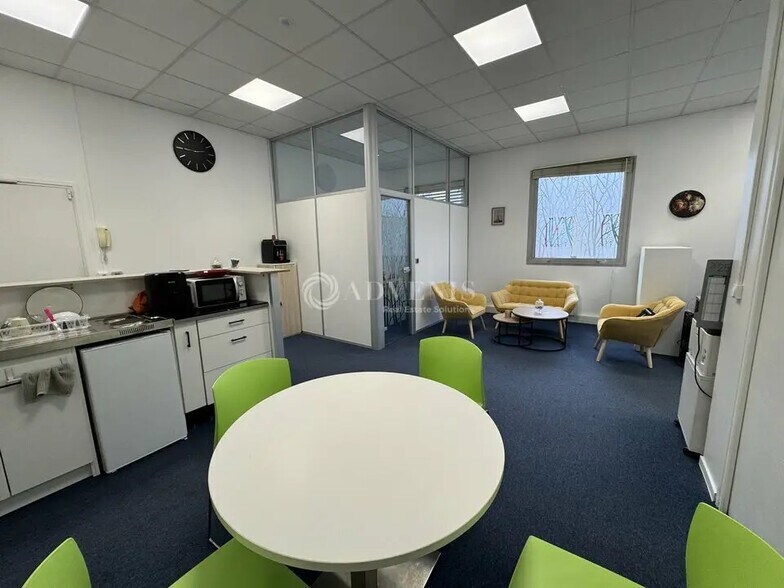 Bureau dans Tremblay-en-France à louer - Photo intérieure – Image 2 sur 8