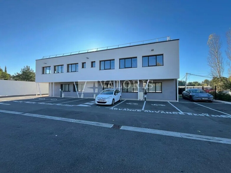 Local commercial dans Éguilles à louer - Photo de l’immeuble – Image 2 sur 20