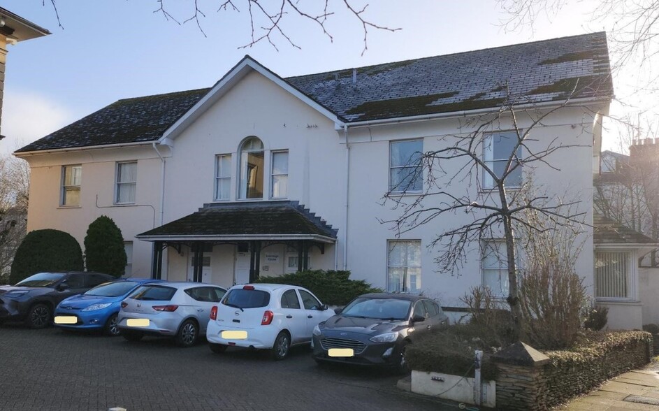 Parabola Rd, Cheltenham à louer - Photo de l’immeuble – Image 1 sur 1