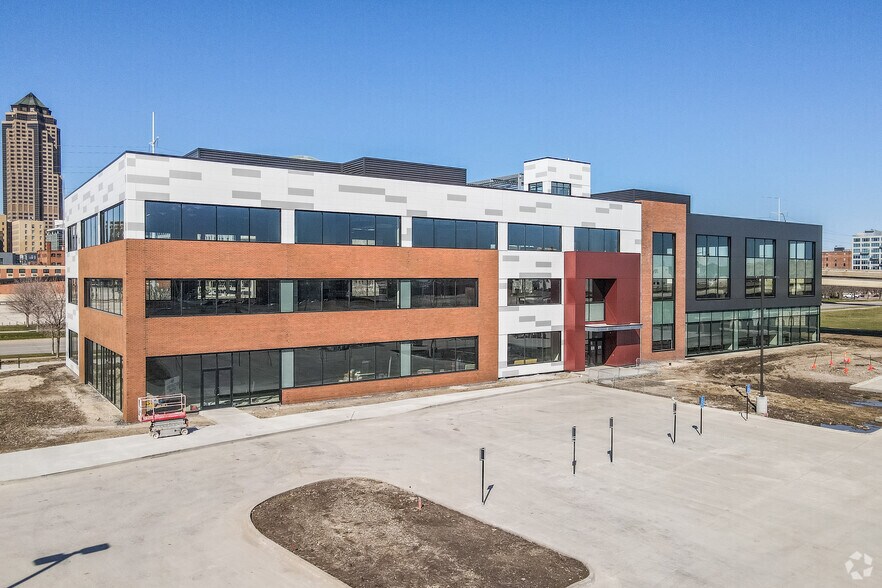 220 SW 9th St, Des Moines, IA à louer - Photo principale – Image 1 sur 23