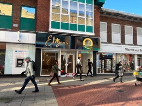 8 The Martletts, Crawley à louer Photo de l’immeuble– Image 2 sur 2