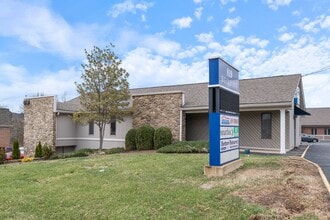 819 Mt Tabor Rd, New Albany, IN à louer Photo de l’immeuble– Image 2 sur 10
