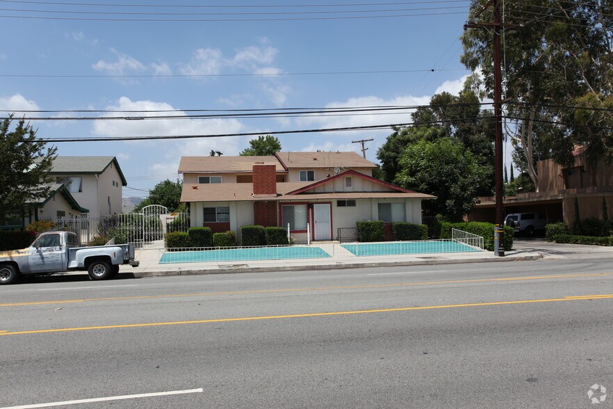 22855 Vanowen St, West Hills, CA à vendre - Photo de l’immeuble – Image 2 sur 3