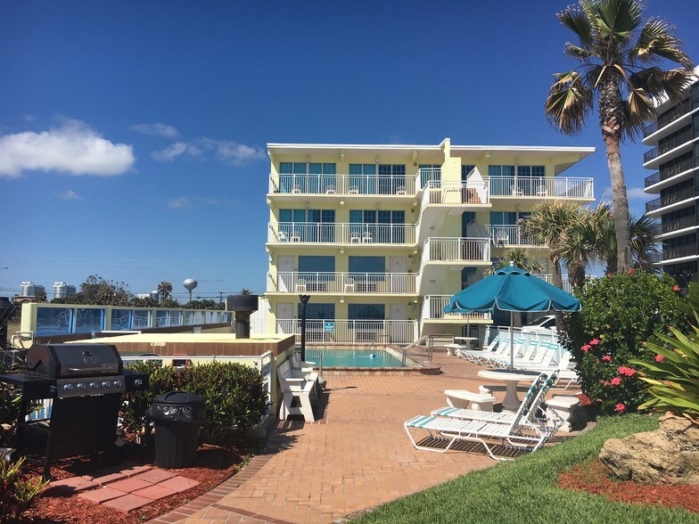 1014 N Atlantic Ave, Daytona Beach, FL à vendre - Photo de l’immeuble – Image 2 sur 15