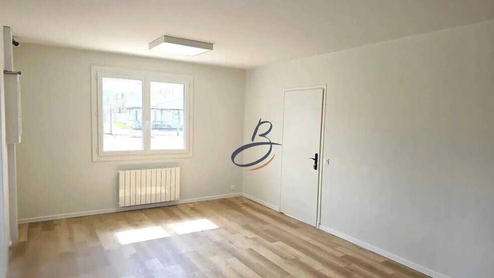 Bureau dans Bourgoin-Jallieu à louer - Photo intérieure – Image 2 sur 13