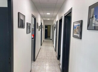Plus de détails pour Local d'activités à louer