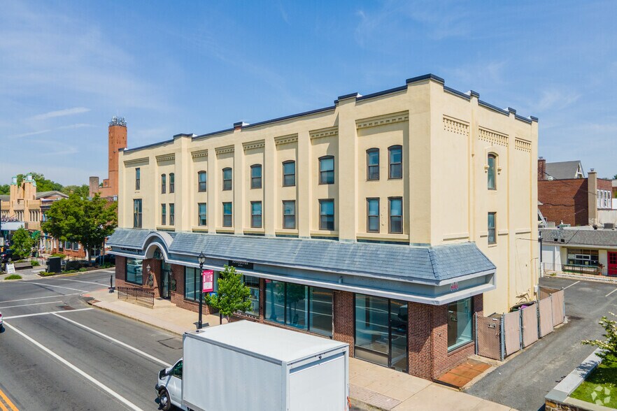 101 E Lancaster Ave, Wayne, PA à louer - Photo de l’immeuble – Image 2 sur 7