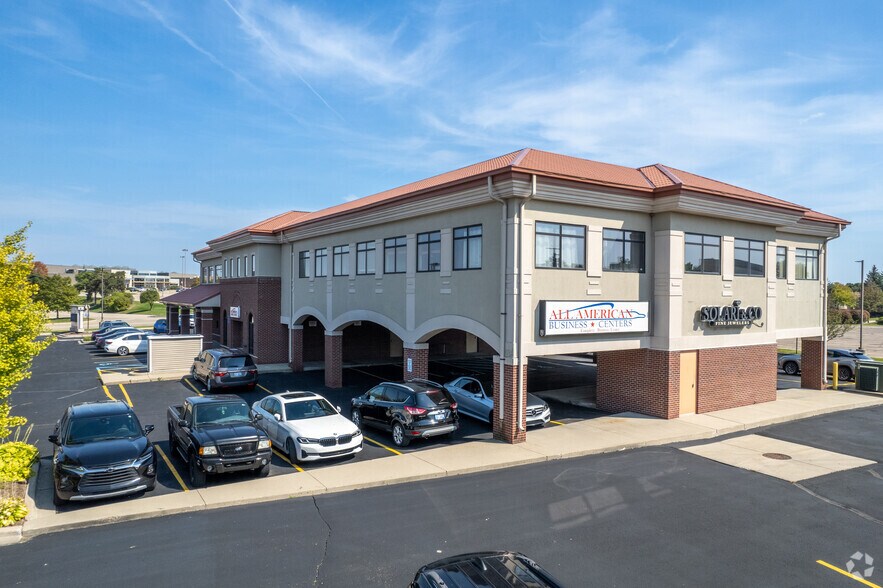 13810-13854 Lakeside Cir, Sterling Heights, MI à louer - Photo de l’immeuble – Image 1 sur 20
