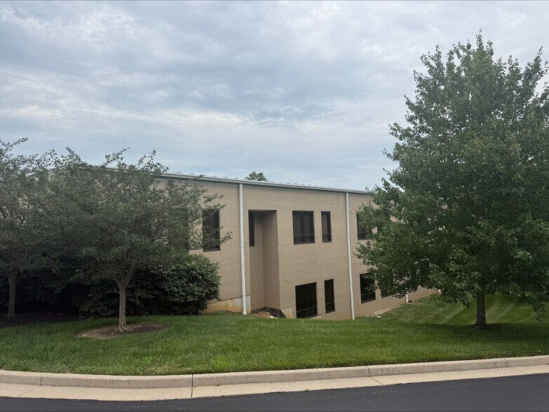 2105 Patrick Dr, Burlington, KY à vendre - Photo de l’immeuble – Image 2 sur 6