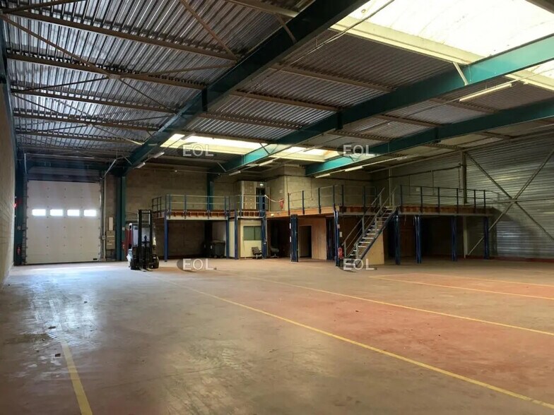 Local d'activités dans Lisses à vendre - Photo de l’immeuble – Image 2 sur 9