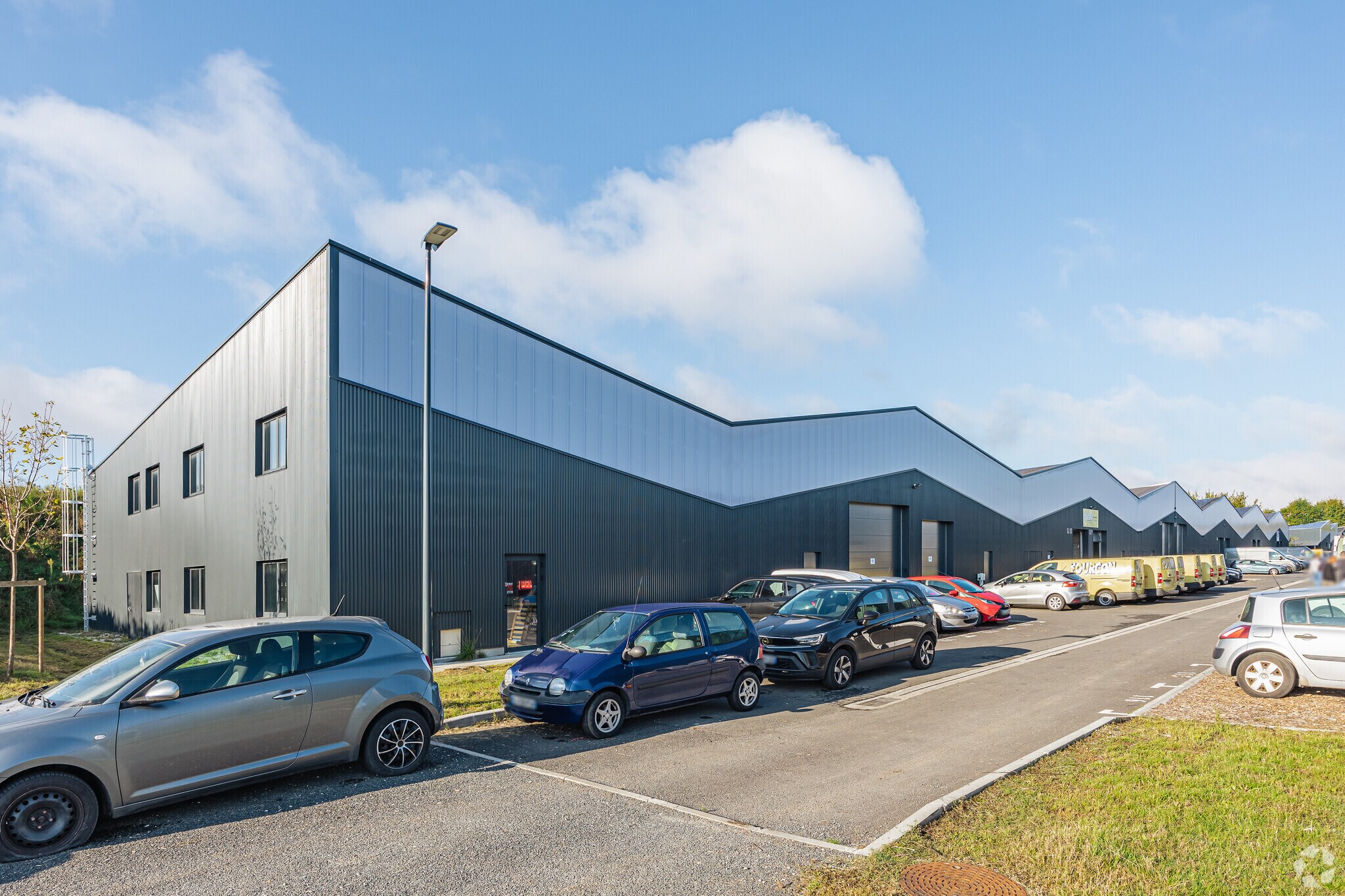 166 Avenue Des Marronniers, Mérignac à louer Photo principale– Image 1 sur 4