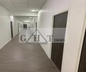 Bureau dans Villeneuve-la-Garenne à louer - Photo intérieure – Image 2 sur 4