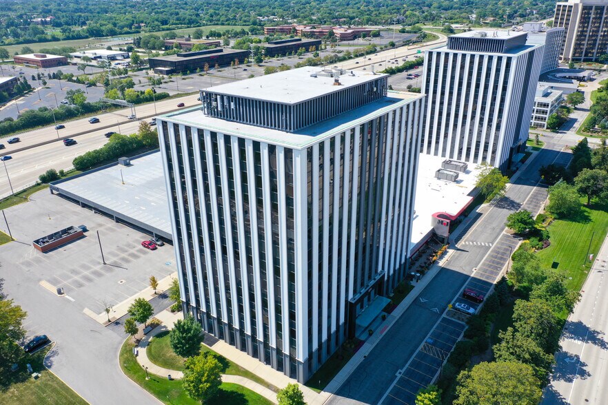 1301 W 22nd St, Oak Brook, IL à louer - Photo de l’immeuble – Image 2 sur 30