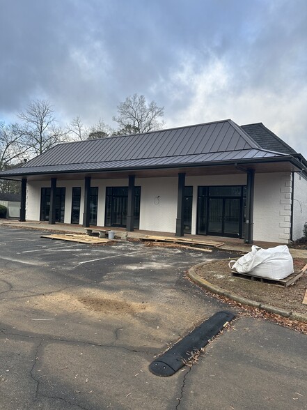 8910 Main St, Woodstock, GA à louer - Photo de l’immeuble – Image 1 sur 7