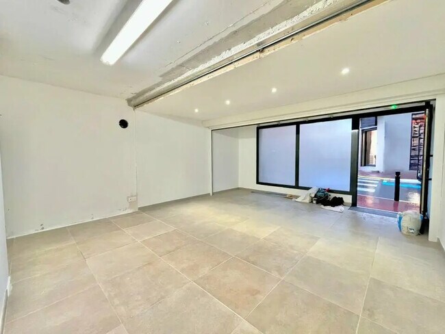 Plus de détails pour Local commercial à vendre