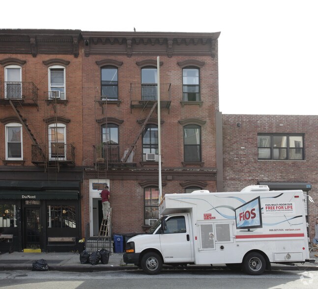 430 Union Ave, Brooklyn, NY à vendre - Photo de l’immeuble – Image 2 sur 2