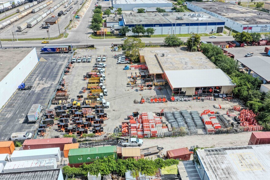 3570 NW 62nd St, Miami, FL à louer - Photo de l’immeuble – Image 3 sur 4