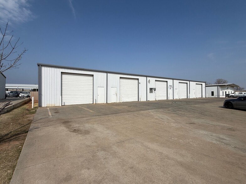 1101-1109 Industrial Dr, Yukon, OK à louer - Photo de l’immeuble – Image 2 sur 5